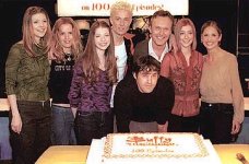 Amber [Tara], Emma [Anya], Michelle [Dawn], James [Spike], Anthony [Giles], Alyson [Willow], Sarah [Buffy] e Nicholas [Xander].